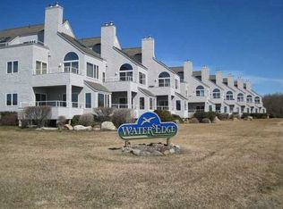108 Bellevue Ct, Narragansett, RI 02882