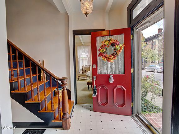 4th image of 221 Saint Catherine St