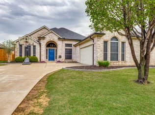 409 Stoneleigh Cir, Lake Dallas, TX 75065