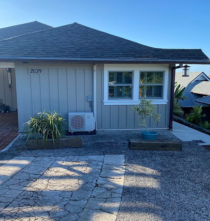 2039 Haiki Place - private street frontage and parking area.