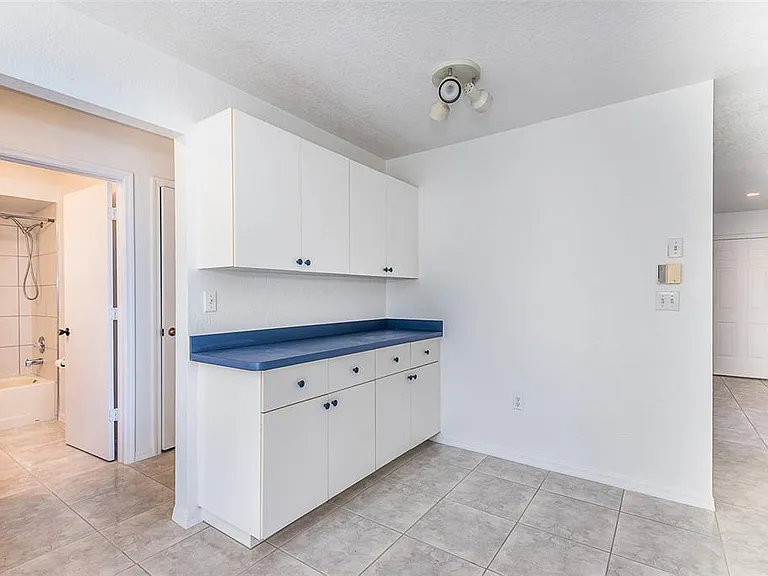 838 Jarvis St — Photo 22
