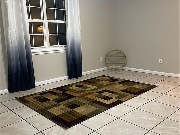 4th image of 520 Rolling Hills Dr