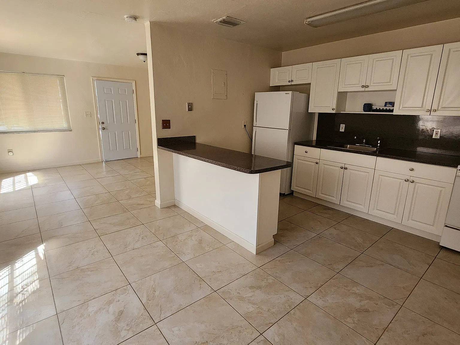 2 bed, 1033 sqft, $2,100 — Photo 3