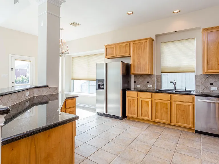 10026 Lakeside Gables Dr — Photo 6