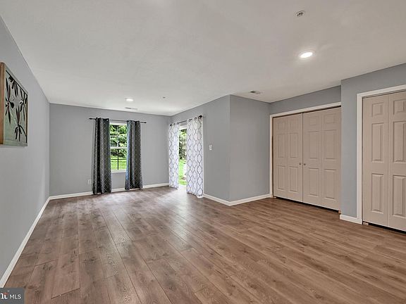 5th image of 713 English Ivy Way