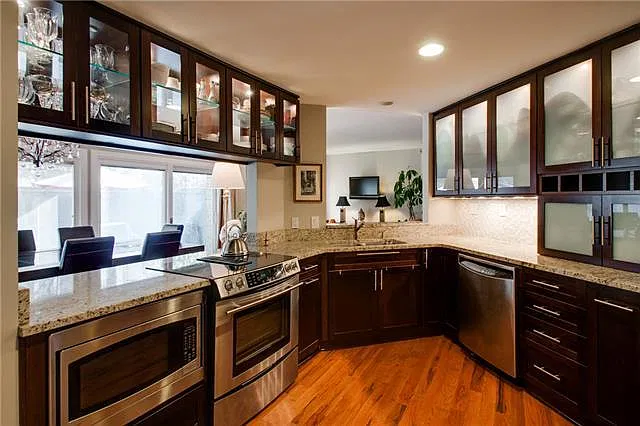 123 Hampton Pl — Photo 4