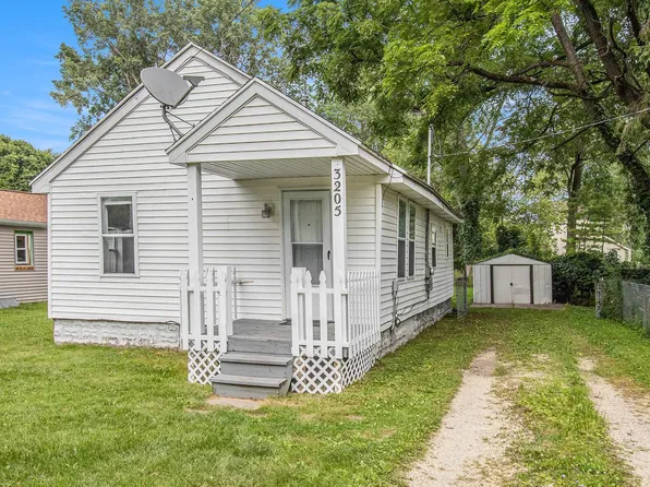 3205 Snow Rd, Lansing, MI 48917