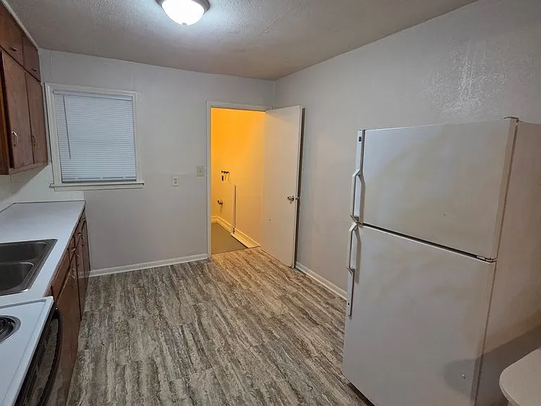 2565 N Kansas St — Photo 2