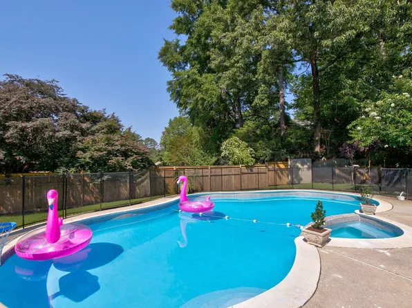 4 Long Meadow Ln, Columbia, SC 29223