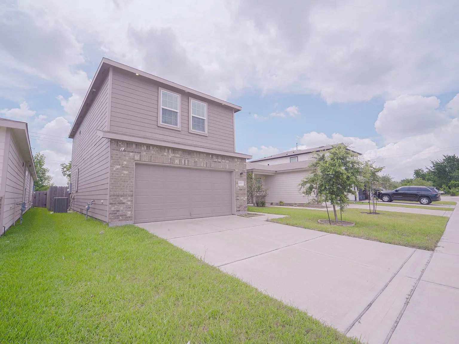 4 bed, 2.5 bath, 1634 sqft, $2,100 — Photo 2