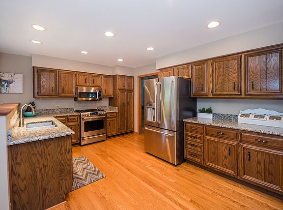 4th image of 7641 Wakefield Dr