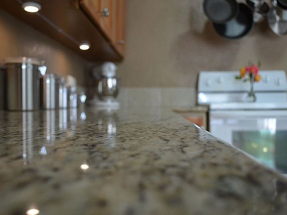 5th image of 851 N Devon Ave
