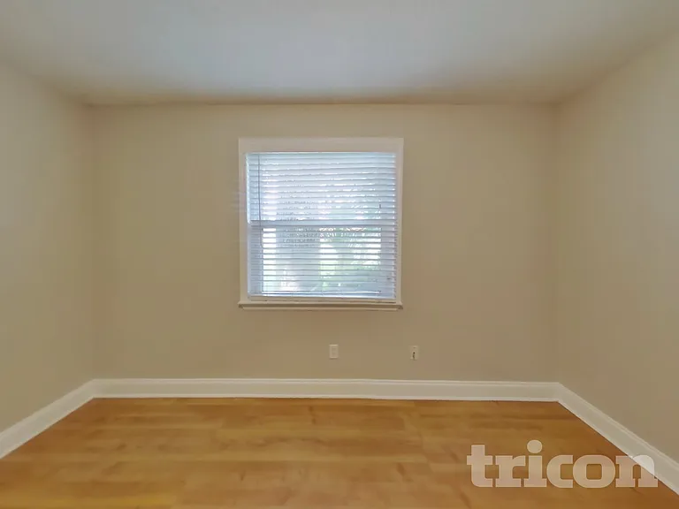 554 Peregrine Ct — Photo 13