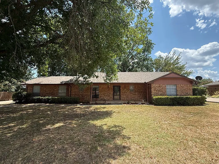 2200 Hickory Dr SW — Photo 1