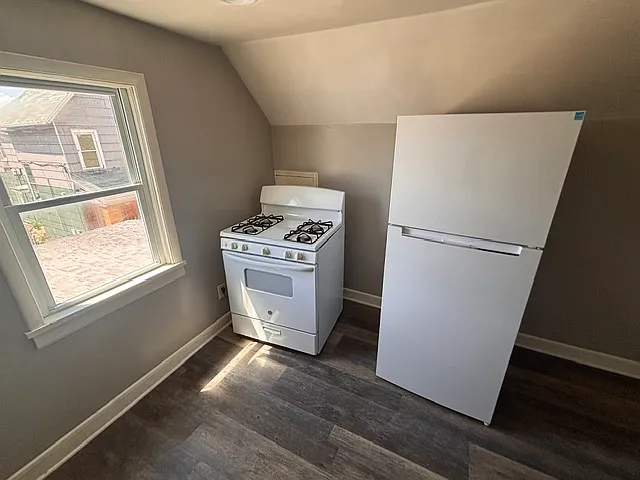 872 West Ave — Photo 2