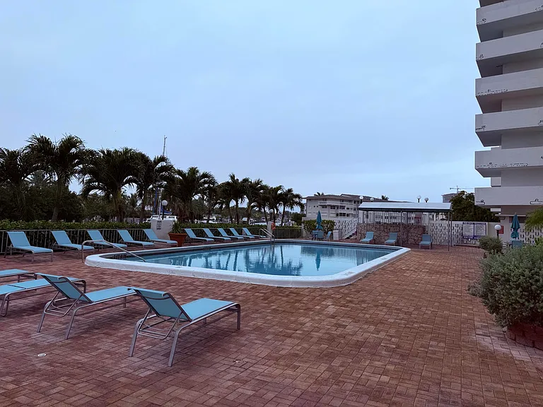 401 Golden Isles Dr #913 — Photo 25