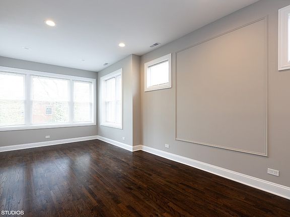3rd image of 4619 N Hamlin Ave #1F