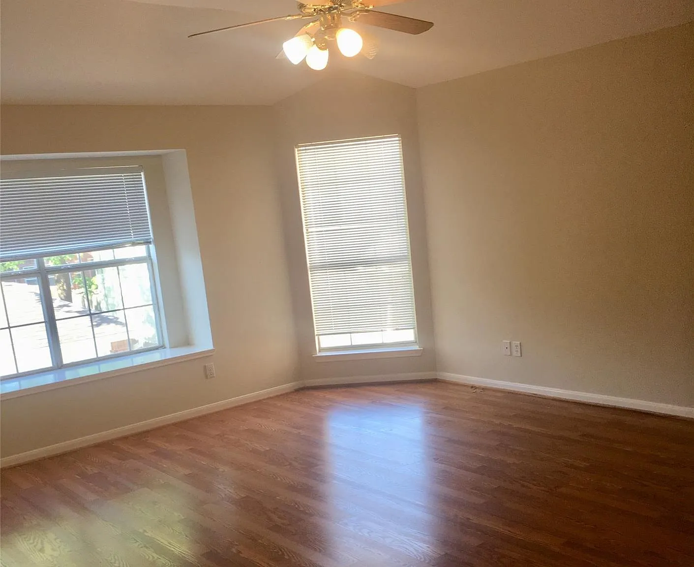 4 bed, 2.5 bath, 2852 sqft, $4,300 — Photo 4