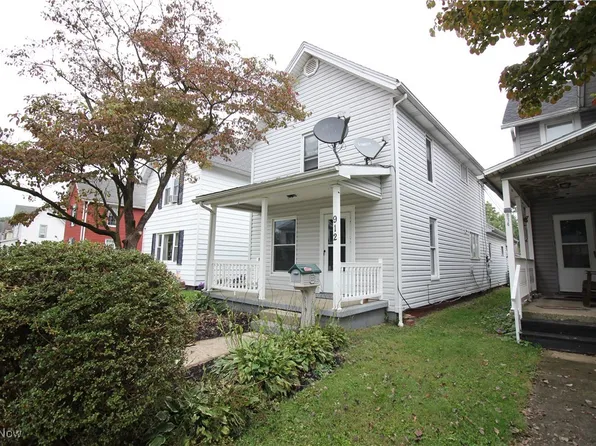 912 S Lawn Ave, Coshocton, OH 43812