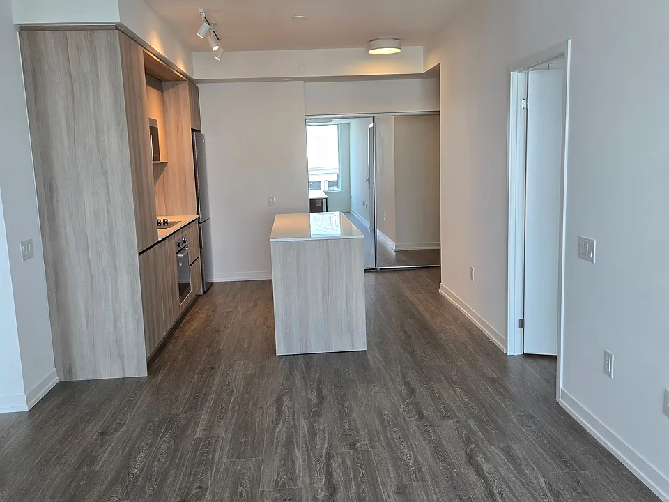 2485 Eglinton Ave W #1208