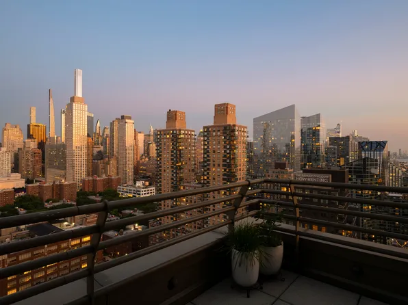 100 Riverside Boulevard image 17 of 37