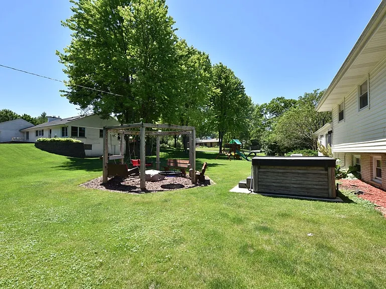 12475 Elmhurst Pkwy — Photo 34