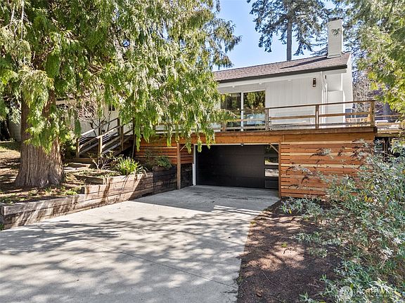 3rd image of 9832 Whitecap Drive NW