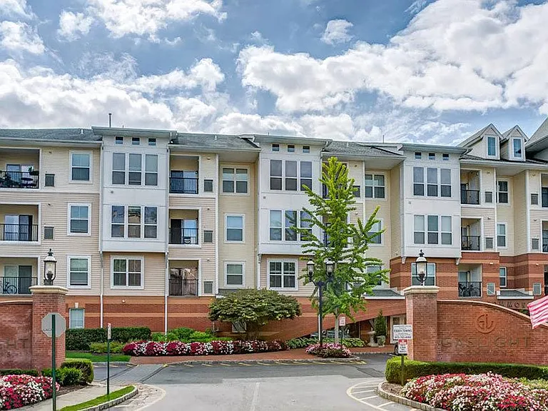 Sofi Gaslight Commons — Photo 20