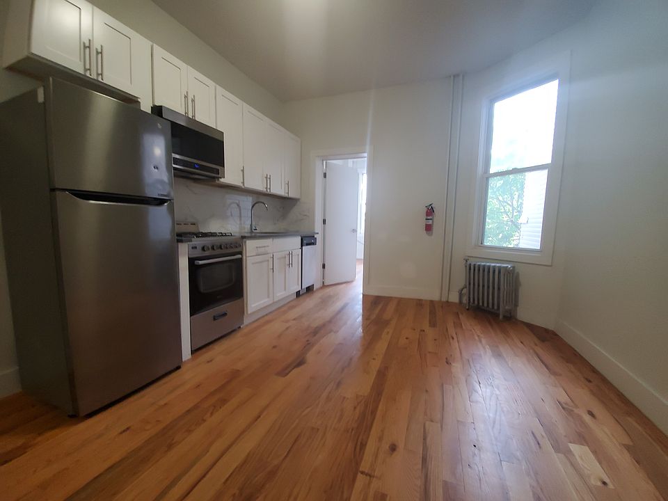 2nd image of 109 Hutton St #12E