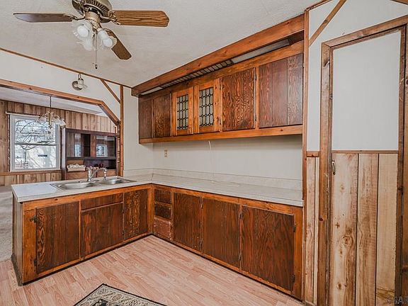 3rd image of 133 Susanna Ct