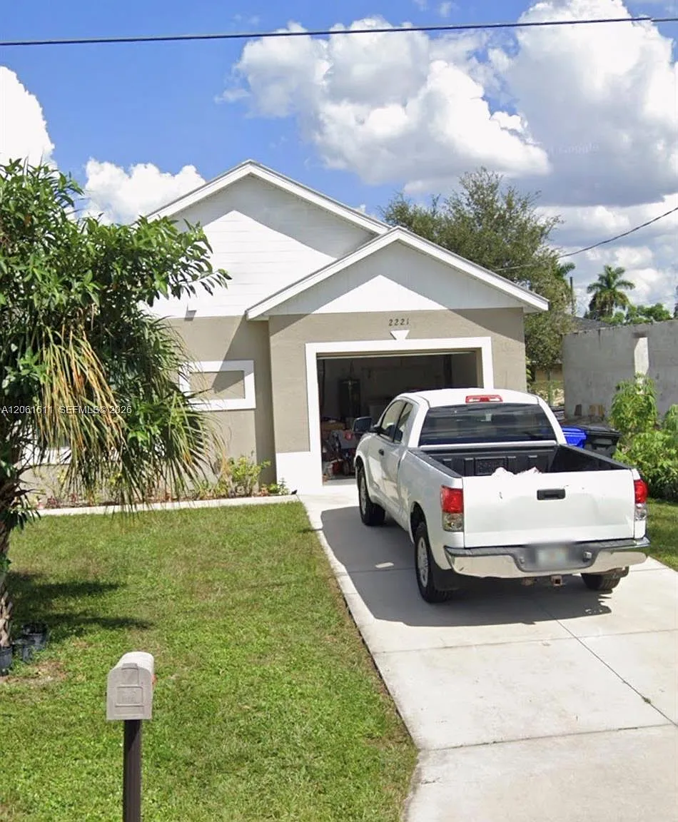 4 bed, 2.0 bath, $2,000 — Photo 1