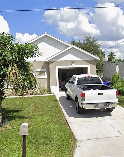 2221 Carver Ave Photo 1