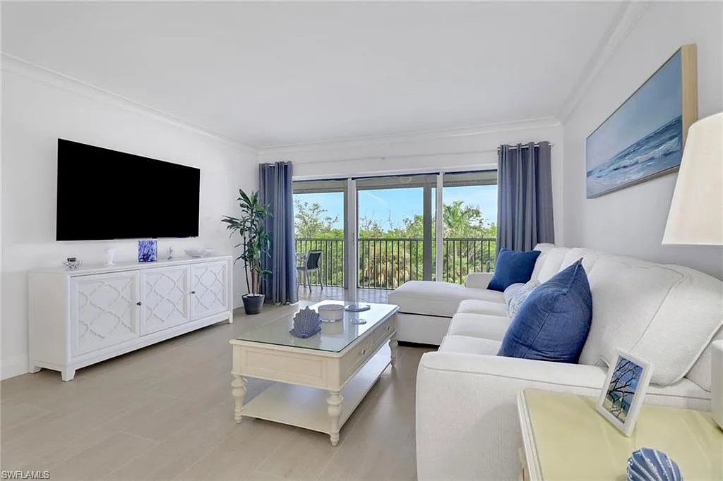 2 bed, 2.0 bath, 1040 sqft, $8,000 — Photo 2