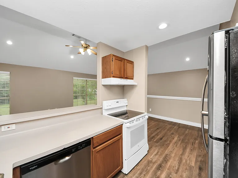 1163 Lovett St — Photo 32
