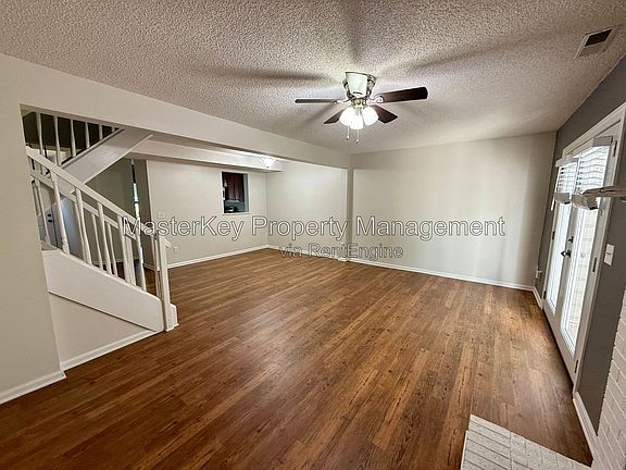 5th image of 323 Riverwalk Cir