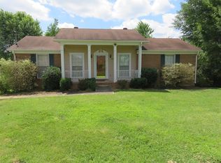 100 Westwind Dr, Springfield, TN 37172