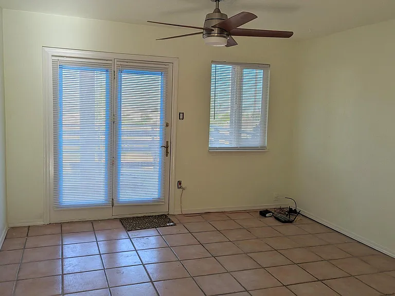 4519 Larchmont Dr NE — Photo 10
