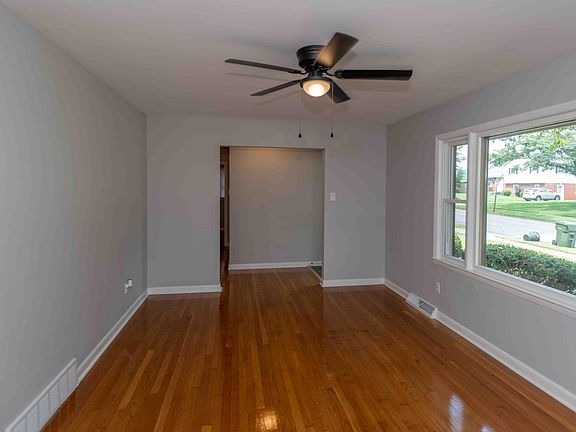 4th image of 318 Sierra Dr