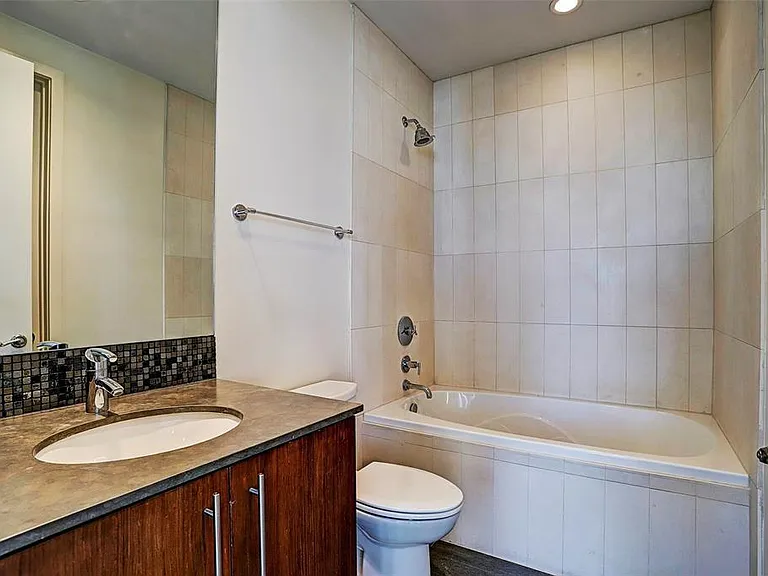 1600 Post Oak Blvd #904 — Photo 17