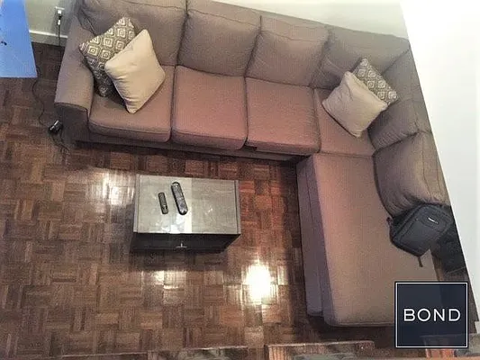 Rented by Bond New York | media 25