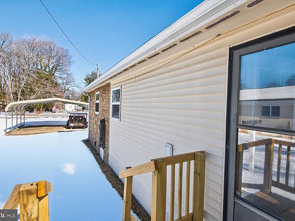 4th image of 14901 April St