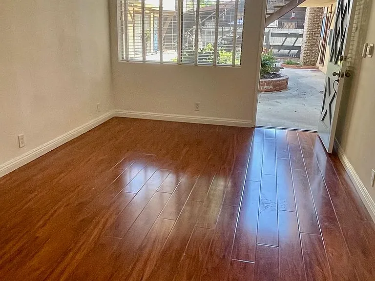 11511 Rochester Ave — Photo 2