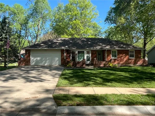 1016 S Stratford Rd, Olathe, KS 66062