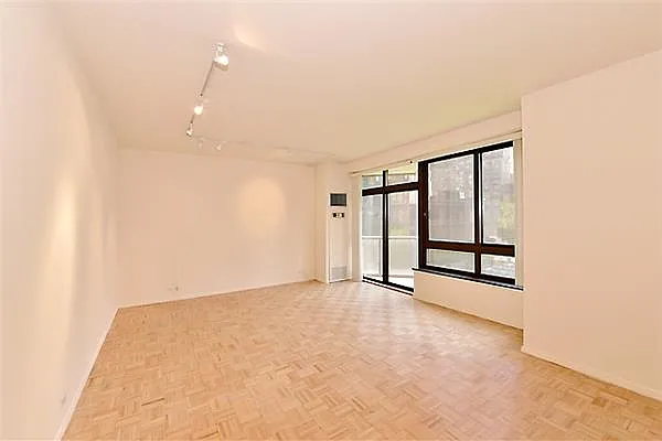 Sold by Sumitomo Real Estate Sales | media 12