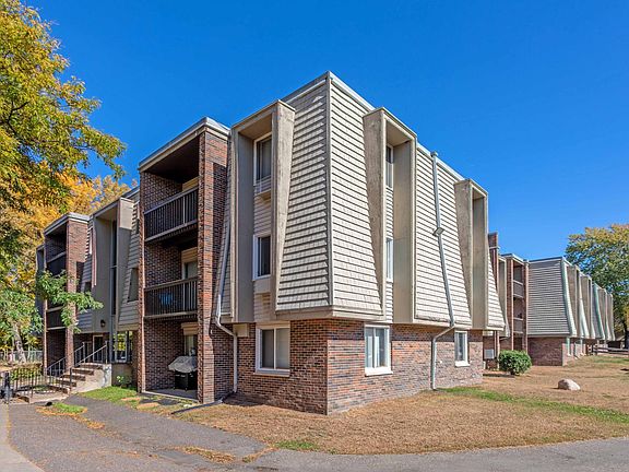 4th image of 387 Arlington Ave E APT 304