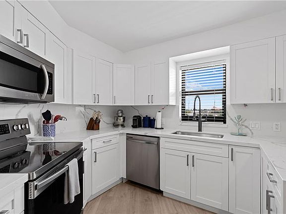 5th image of 19800 Sandpointe Bay Dr APT 508