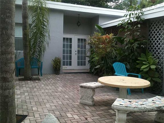 4th image of 107 NE 17th Ave