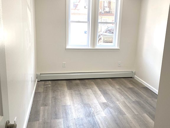 5th image of 19 Wallis Ave
