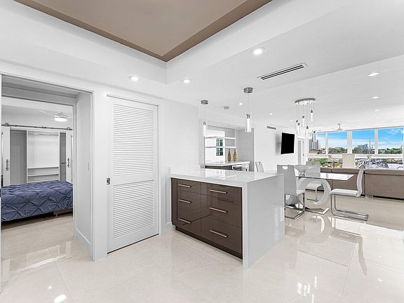 4th image of 301 Lake Shore Dr APT 411