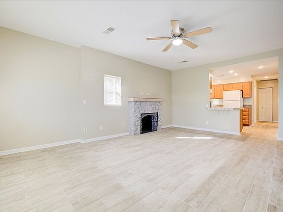 5th image of 1421 N Louis Ave Unit 1